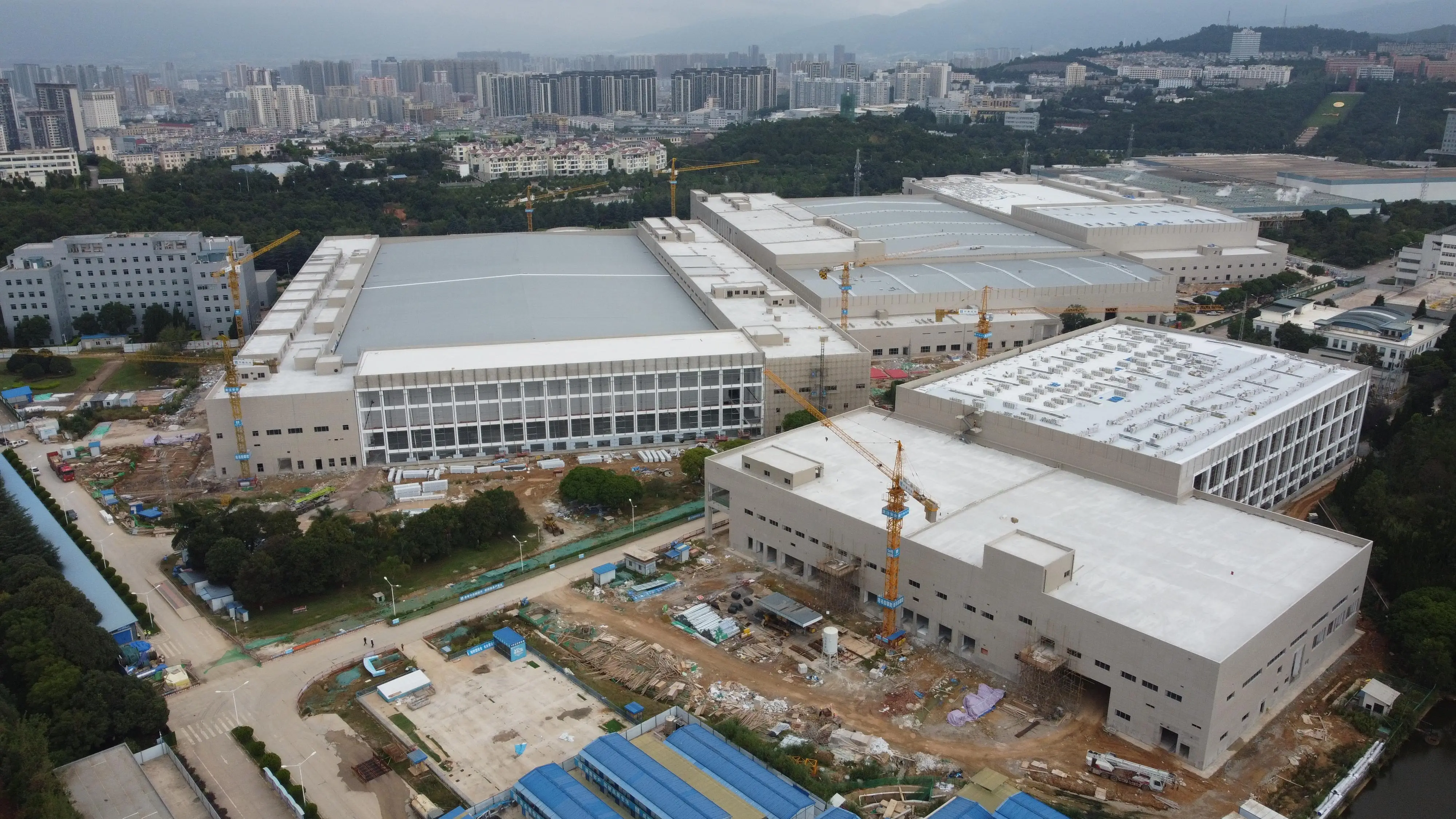 江苏八方钢构集团有限公司：螺栓球网架工程,煤棚网架工程,加油站网架工程,网架机场工程,网架钢结构工程行业优选方案