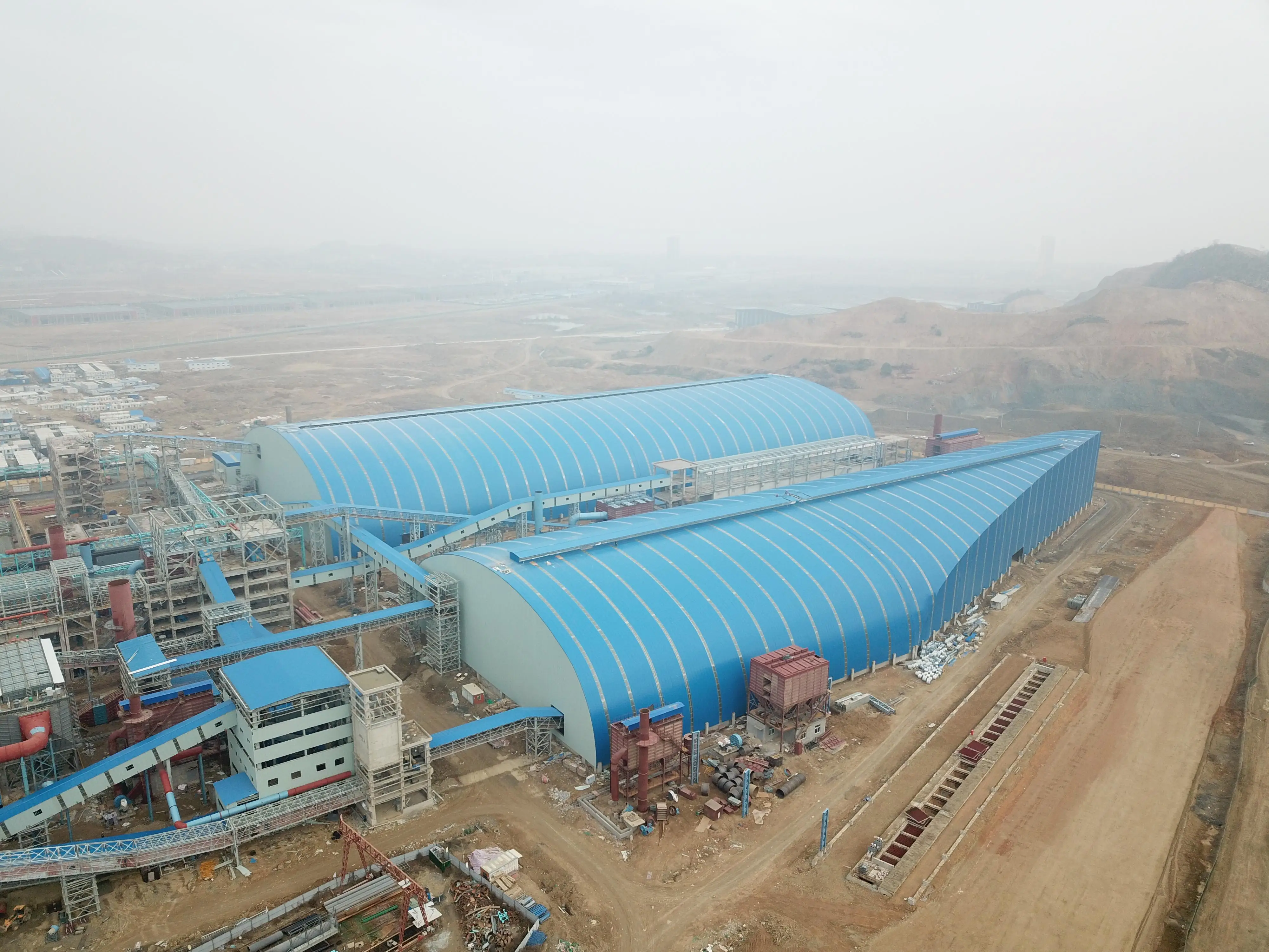 煤棚网架工程优选江苏八方钢构集团，专业施工团队，丰富项目经验，打造优质储煤设施