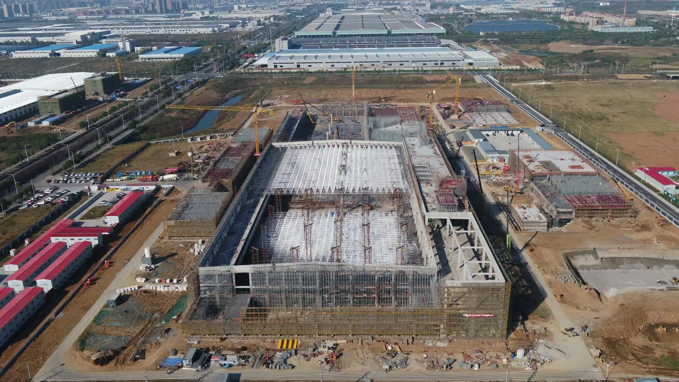 网架钢结构工程优选江苏八方钢构集团，专业生产施工一体化，助力项目高效落地
